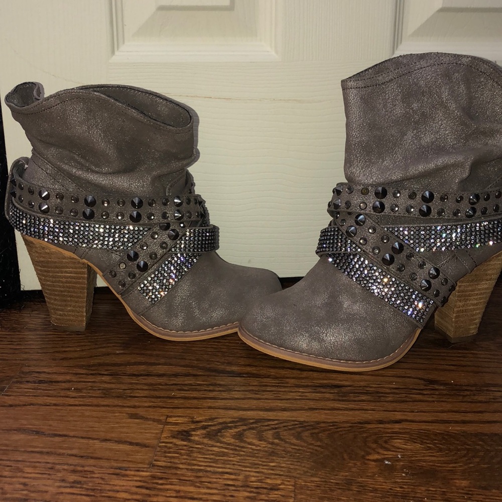 Heel boots